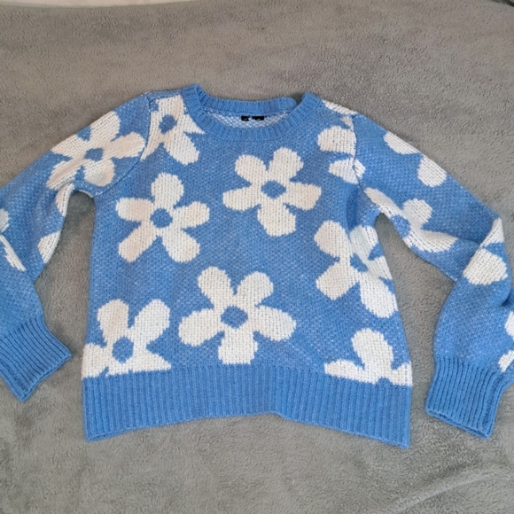 Floral Soft Sweater - Picture 3 of 10